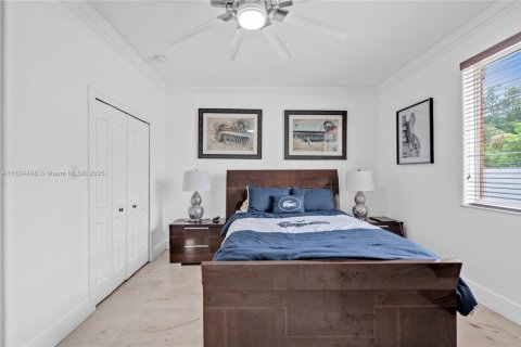 Villa ou maison à vendre à Hialeah, Floride: 5 chambres, 265.24 m2 № 1949031 - photo 19