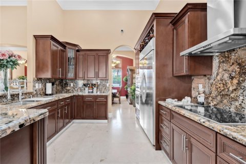 Villa ou maison à vendre à Hialeah, Floride: 5 chambres, 265.24 m2 № 1949031 - photo 13