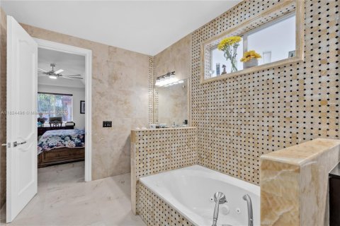 Villa ou maison à vendre à Hialeah, Floride: 5 chambres, 265.24 m2 № 1949031 - photo 17