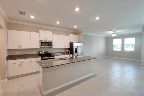 Townhouse in Wesley Chapel, Florida 3 bedrooms, 167.87 sq.m. № 2388249 - photo 5