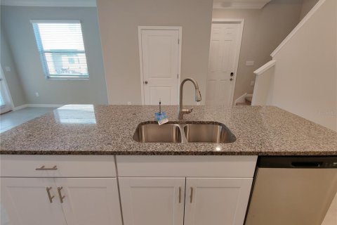 Townhouse in Wesley Chapel, Florida 3 bedrooms, 167.87 sq.m. № 2388249 - photo 8