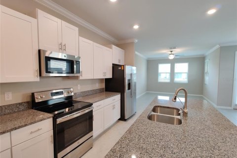 Townhouse in Wesley Chapel, Florida 3 bedrooms, 167.87 sq.m. № 2388249 - photo 6