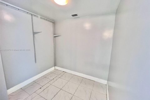 Condominio en venta en North Miami Beach, Florida, 1 dormitorio, 80.36 m2 № 1888912 - foto 15