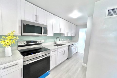 Condominio en venta en North Miami Beach, Florida, 1 dormitorio, 80.36 m2 № 1888912 - foto 6