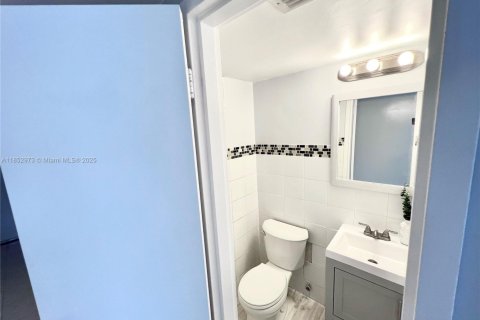 Condominio en venta en North Miami Beach, Florida, 1 dormitorio, 80.36 m2 № 1888912 - foto 18