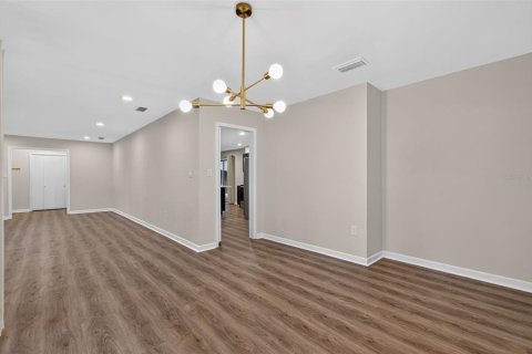 House in Gainesville, Florida 4 bedrooms, 194.91 sq.m. № 2431938 - photo 8