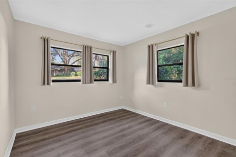House in Gainesville, Florida 4 bedrooms, 194.91 sq.m. № 2431938 - photo 26