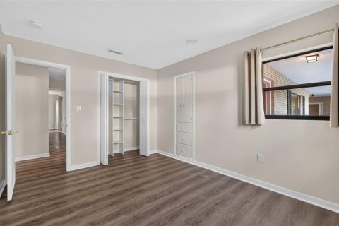 House in Gainesville, Florida 4 bedrooms, 194.91 sq.m. № 2431938 - photo 30