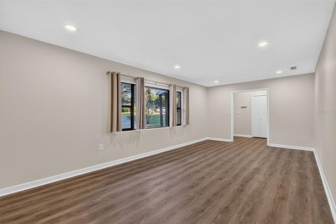 House in Gainesville, Florida 4 bedrooms, 194.91 sq.m. № 2431938 - photo 7