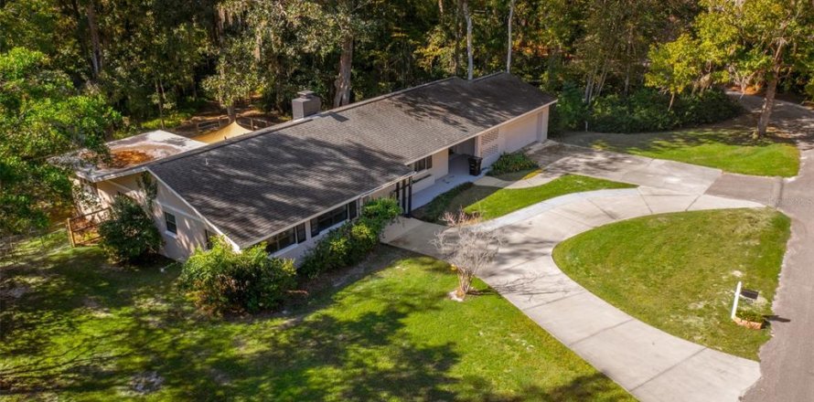 House in Gainesville, Florida 4 bedrooms, 194.91 sq.m. № 2431938