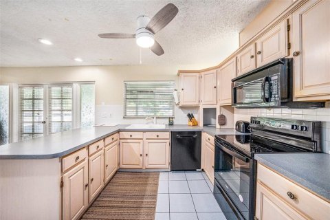 House in Seffner, Florida 3 bedrooms, 201.23 sq.m. № 1901931 - photo 8