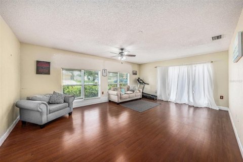 House in Seffner, Florida 3 bedrooms, 201.23 sq.m. № 1901931 - photo 3