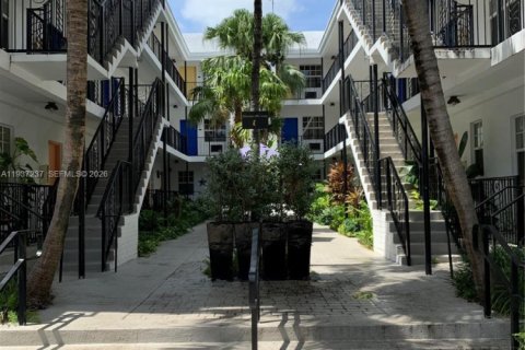 Appartement à louer à Miami Beach, Floride: 1 chambre, 1715.63 m2 № 1996239 - photo 2