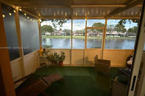 Снять в аренду таунхаус в Пемброк-Пайнс, Флорида 2 спальни, 126.44м2, № 2043476 - фото 6