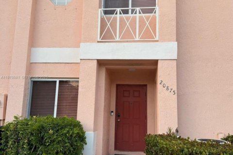 Таунхаус в Пемброк-Пайнс, Флорида 2 спальни, 126.44м2 № 2043476