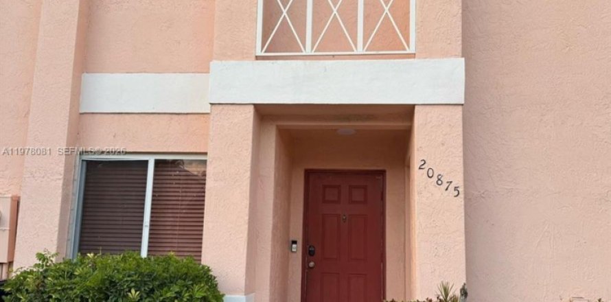 Таунхаус в Пемброк-Пайнс, Флорида 2 спальни, 126.44м2 № 2043476