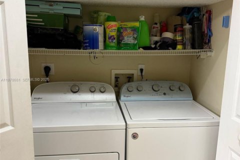 Снять в аренду таунхаус в Пемброк-Пайнс, Флорида 2 спальни, 126.44м2, № 2043476 - фото 7