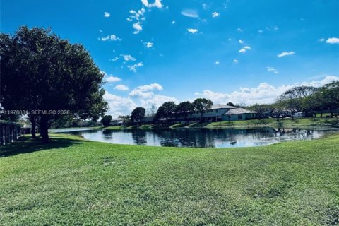 Снять в аренду таунхаус в Пемброк-Пайнс, Флорида 2 спальни, 126.44м2, № 2043476 - фото 11