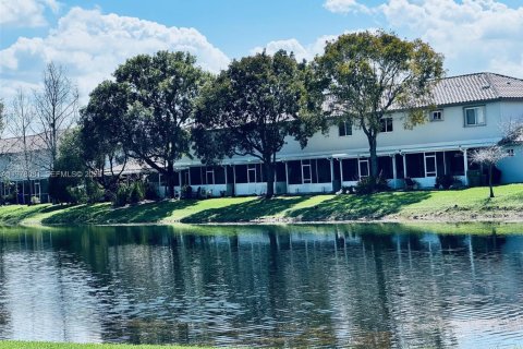 Снять в аренду таунхаус в Пемброк-Пайнс, Флорида 2 спальни, 126.44м2, № 2043476 - фото 10