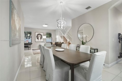 Villa ou maison à vendre à Doral, Floride: 5 chambres, 277.96 m2 № 1966639 - photo 10