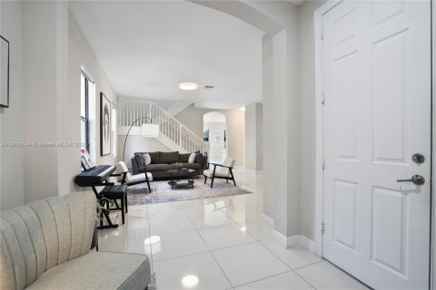 Villa ou maison à vendre à Doral, Floride: 5 chambres, 277.96 m2 № 1966639 - photo 4