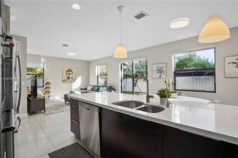 Villa ou maison à vendre à Doral, Floride: 5 chambres, 277.96 m2 № 1966639 - photo 15