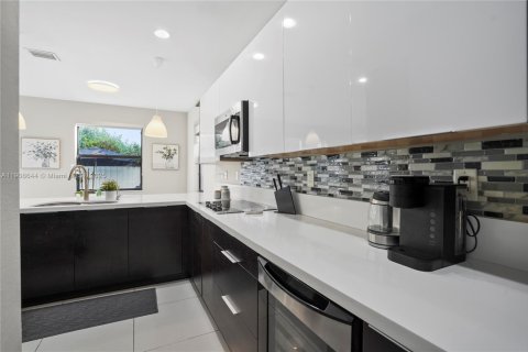 Villa ou maison à vendre à Doral, Floride: 5 chambres, 277.96 m2 № 1966639 - photo 18