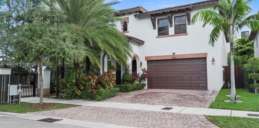 Villa ou maison à Doral, Floride 5 chambres, 277.96 m2 № 1966639