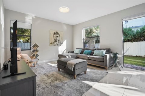 Villa ou maison à vendre à Doral, Floride: 5 chambres, 277.96 m2 № 1966639 - photo 12