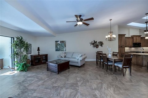 House in Punta Gorda, Florida 3 bedrooms, 239.87 sq.m. № 1907571 - photo 13