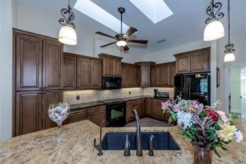 House in Punta Gorda, Florida 3 bedrooms, 239.87 sq.m. № 1907571 - photo 20