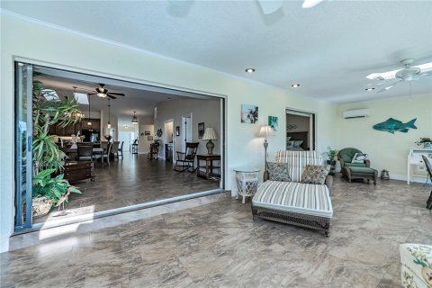 House in Punta Gorda, Florida 3 bedrooms, 239.87 sq.m. № 1907571 - photo 24