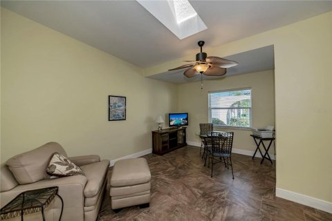 House in Punta Gorda, Florida 3 bedrooms, 239.87 sq.m. № 1907571 - photo 25
