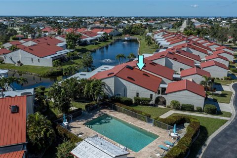 House in Punta Gorda, Florida 3 bedrooms, 239.87 sq.m. № 1907571 - photo 2