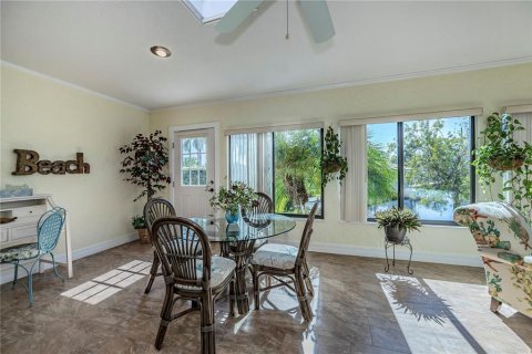 House in Punta Gorda, Florida 3 bedrooms, 239.87 sq.m. № 1907571 - photo 22