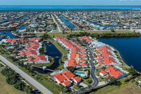 House in Punta Gorda, Florida 3 bedrooms, 239.87 sq.m. № 1907571 - photo 4