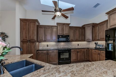 House in Punta Gorda, Florida 3 bedrooms, 239.87 sq.m. № 1907571 - photo 19