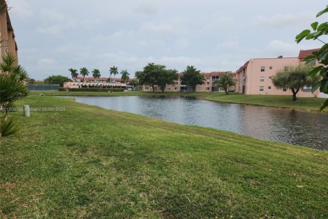 Condo in Sunrise, Florida, 2 bedrooms  № 1957545 - photo 21