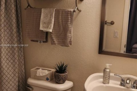 Condo in Sunrise, Florida, 2 bedrooms  № 1957545 - photo 22