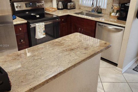 Condo in Sunrise, Florida, 2 bedrooms  № 1957545 - photo 4