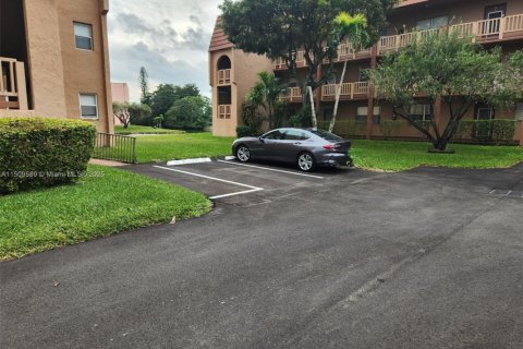 Condo in Sunrise, Florida, 2 bedrooms  № 1957545 - photo 28