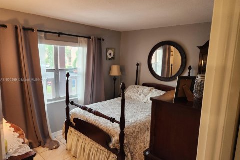 Condo in Sunrise, Florida, 2 bedrooms  № 1957545 - photo 19