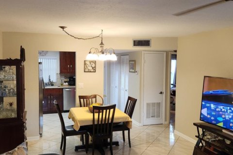 Condo in Sunrise, Florida, 2 bedrooms  № 1957545 - photo 8