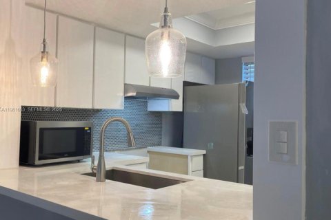 Condo in Fort Lauderdale, Florida, 2 bedrooms  № 2042971