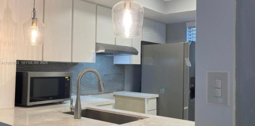 Condo in Fort Lauderdale, Florida, 2 bedrooms  № 2042971