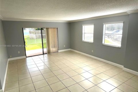 Condo in Fort Lauderdale, Florida, 2 bedrooms  № 2042971 - photo 10