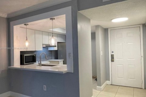 Condo in Fort Lauderdale, Florida, 2 bedrooms  № 2042971 - photo 6