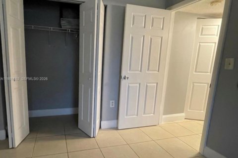 Condo in Fort Lauderdale, Florida, 2 bedrooms  № 2042971 - photo 16