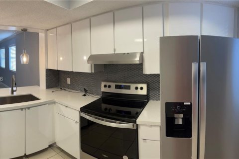 Condo in Fort Lauderdale, Florida, 2 bedrooms  № 2042971 - photo 2