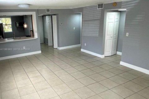 Condo in Fort Lauderdale, Florida, 2 bedrooms  № 2042971 - photo 9